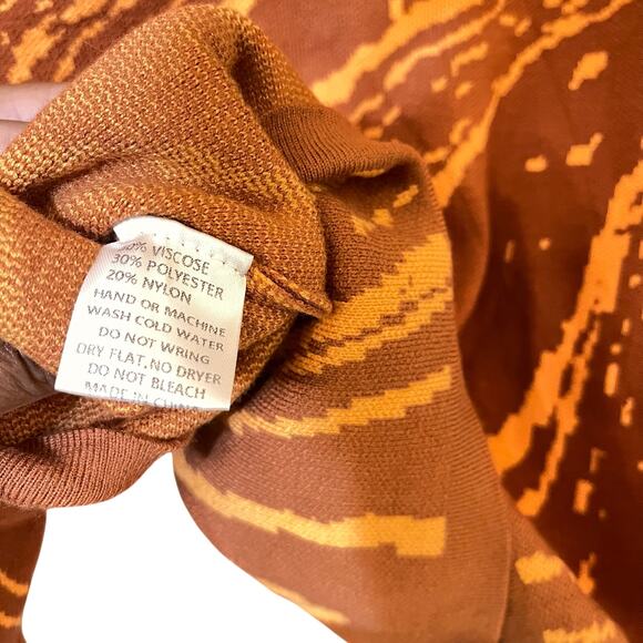 Fashion Nova Maya Cropped Marbled Top - Picture 8 of 11